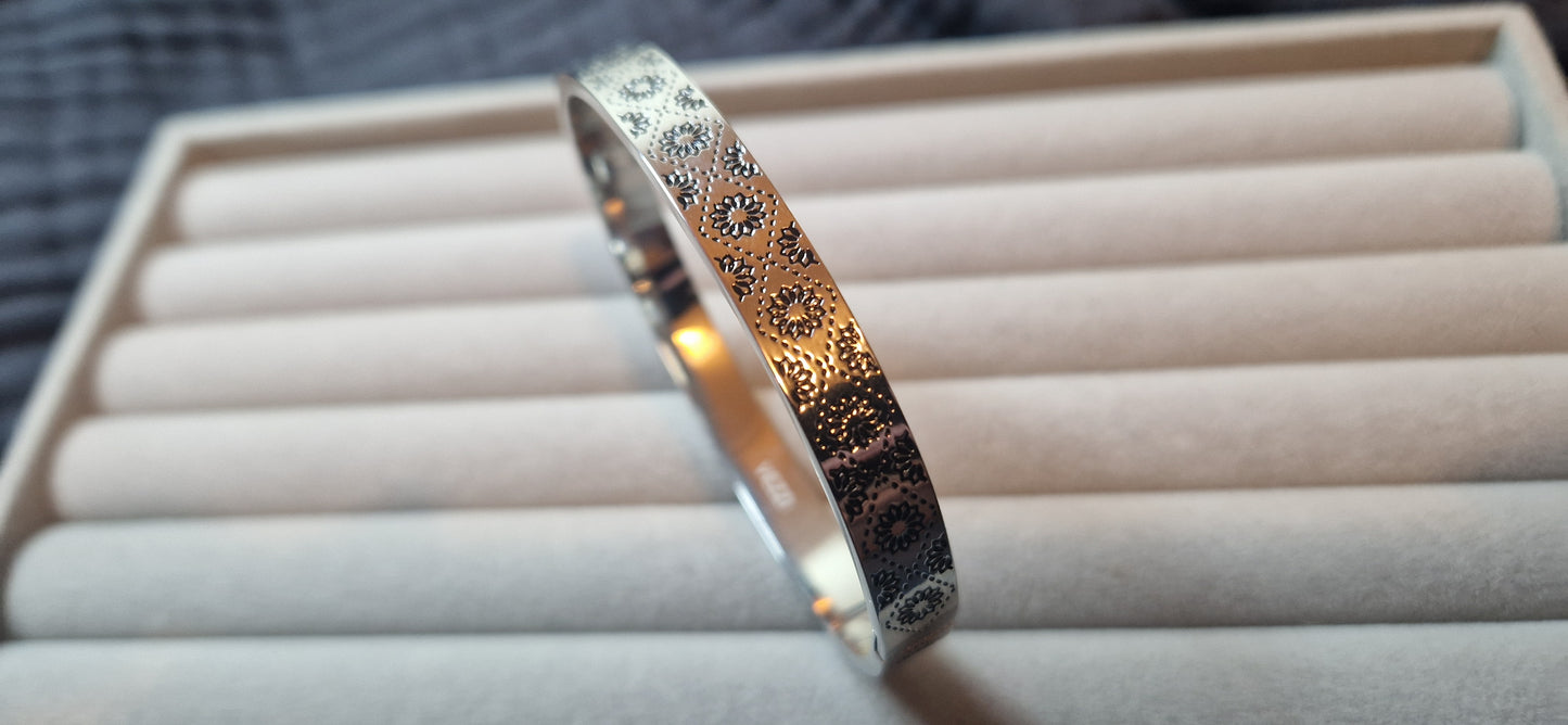 Beautiful stainless steel bangle bracelet