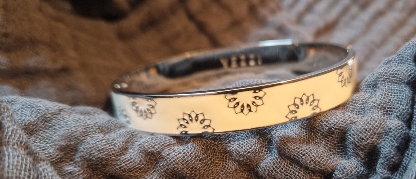 Stainless steel bangle bracelet               14cm