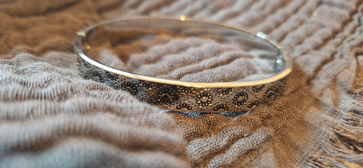 Beautiful stainless steel bangle bracelet